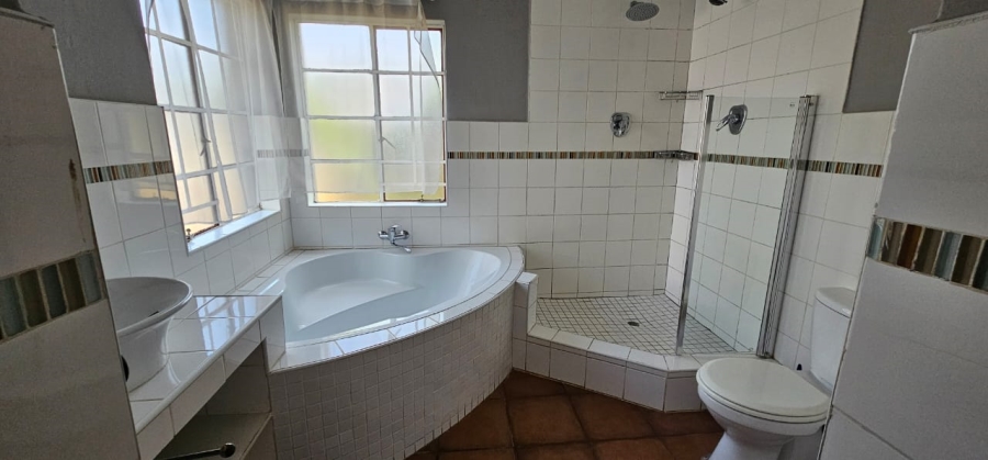 5 Bedroom Property for Sale in Mooinooi North West